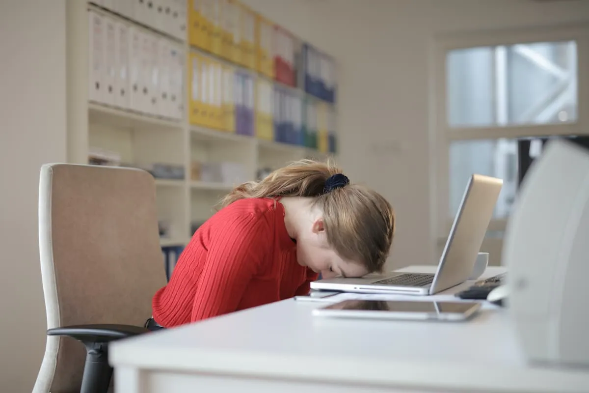 Detecting an Idler in the Sales Department