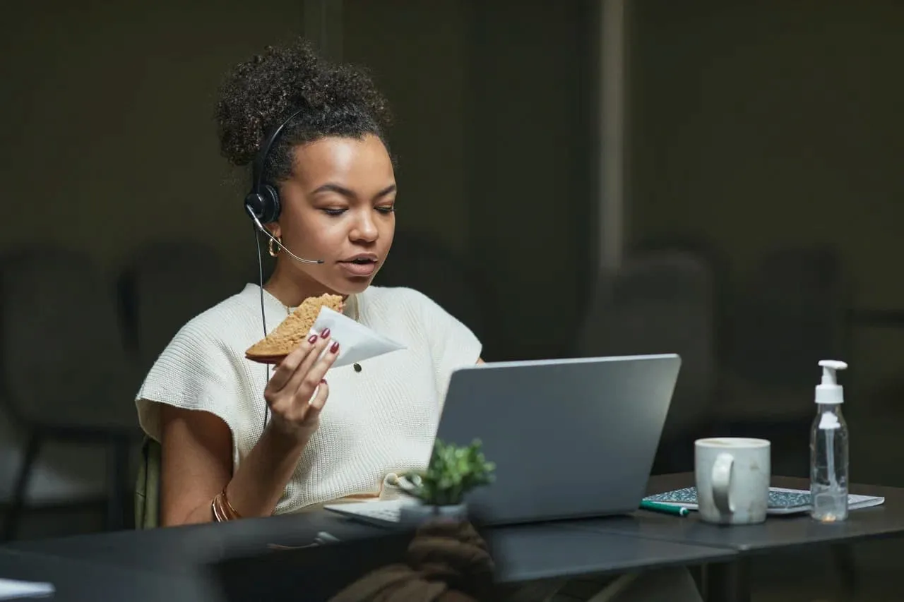 Total Disgrace in the Work of Call Centres: How to Protect a Company from Irresponsible Employees