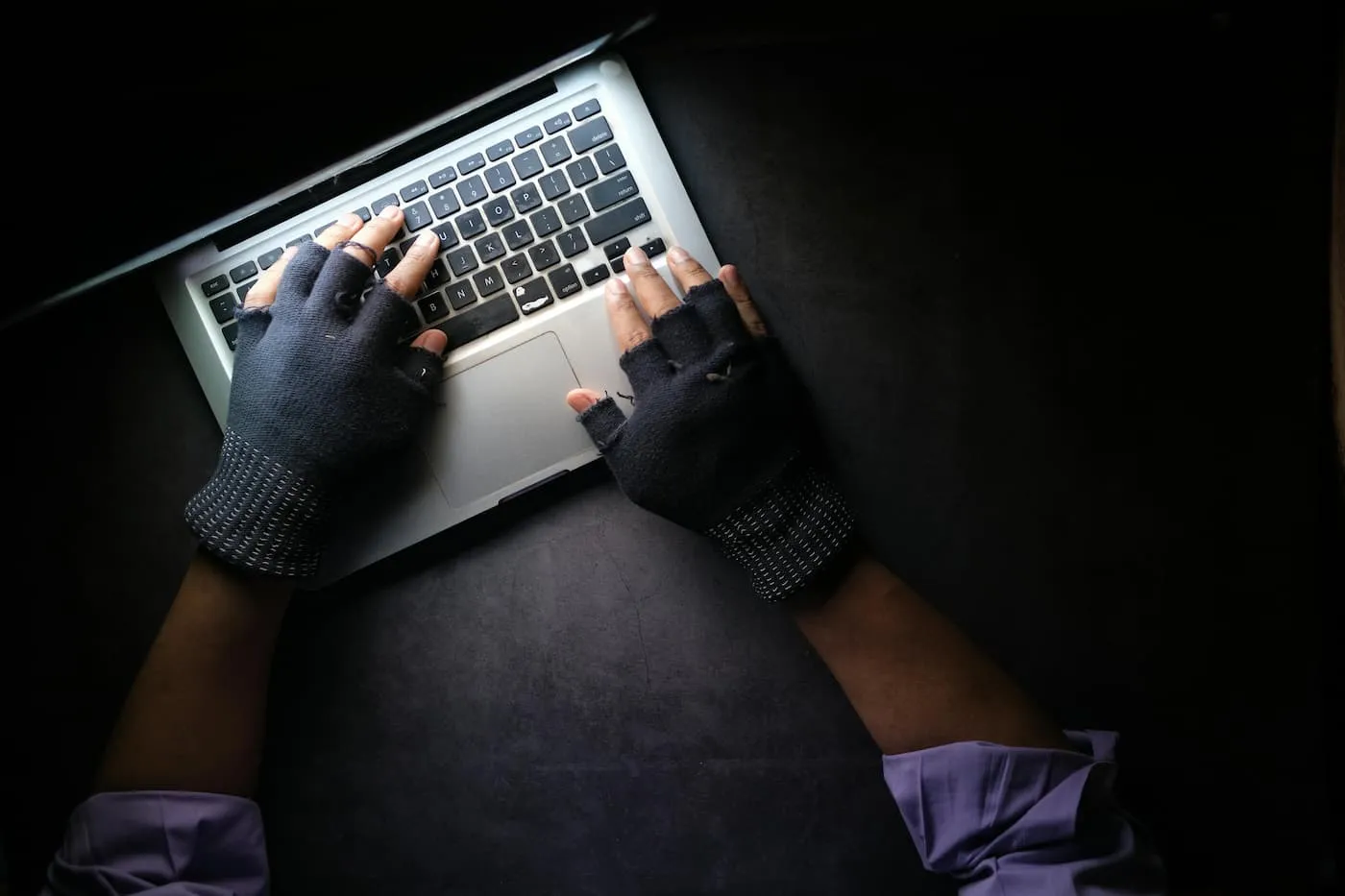 CleverControl Detects Insider Threats at the Online Retail Company
