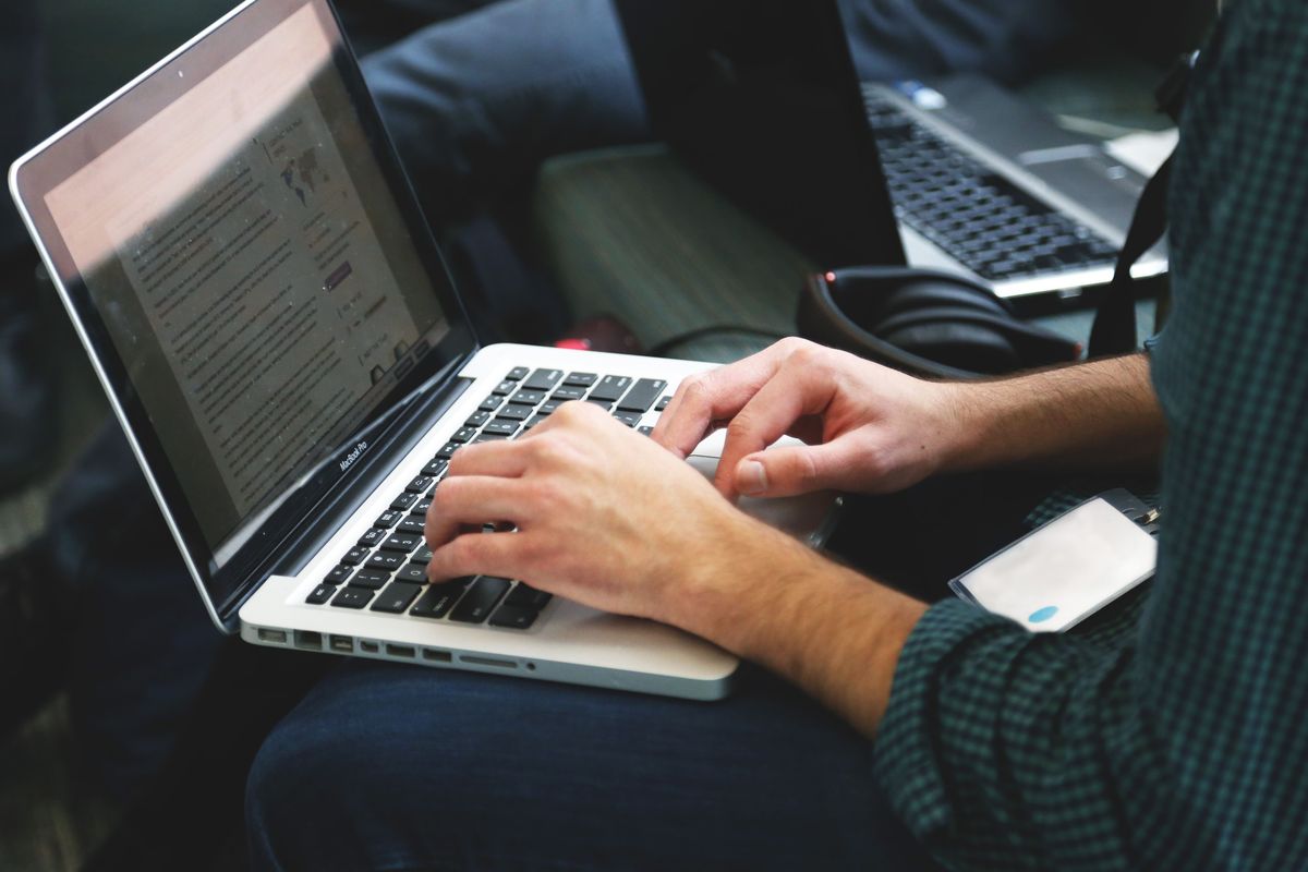 Teramind vs CleverControl: Qual Software de Monitoramento de Funcionários Escolher em 2026?
