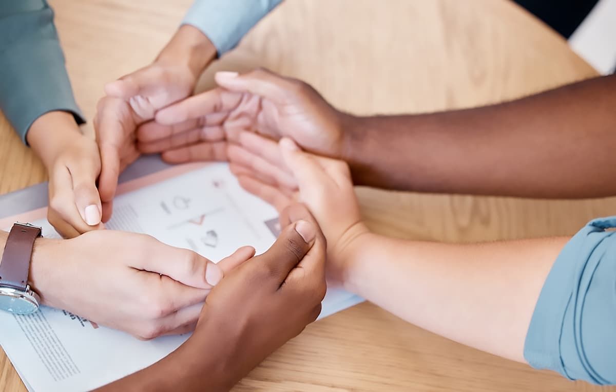 Trust or control: what do modern managers choose?